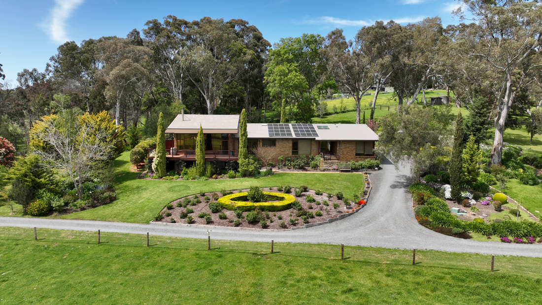Tiers View is set into an escarpment with panoramic views of the Ranges and a huge sky